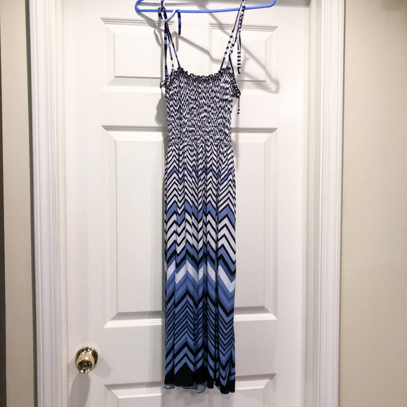 Geometric Print Black, White & Blue Ruched Dress - Picture 1 of 1